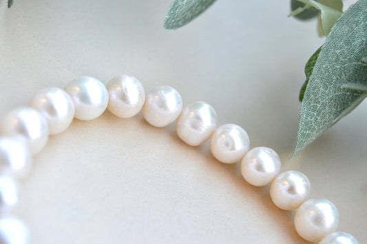 Perlearmbånd – tidløs eleganse og feminin visdom