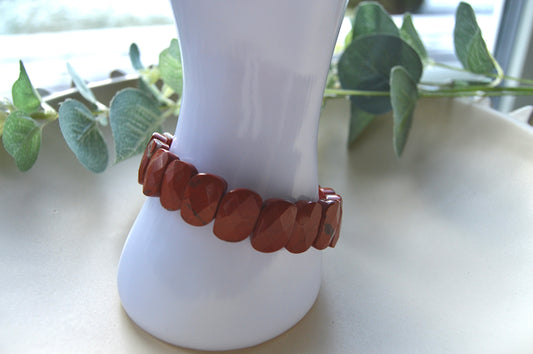 Jaspis armbånd (fasett) - styrke, stabilitet og jordende energi