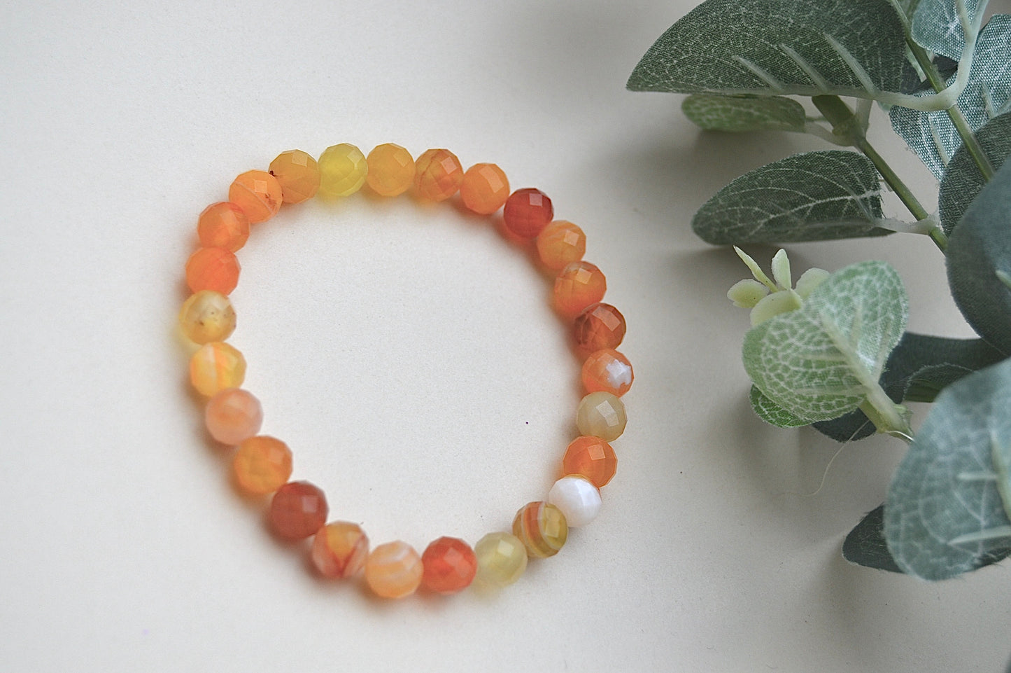 Oransje agat fasettarmbånd – balanse, styrke og indre ro