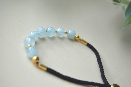 Akvamarin armbånd med justerbar snor – ro, kommunikasjon og indre balanse