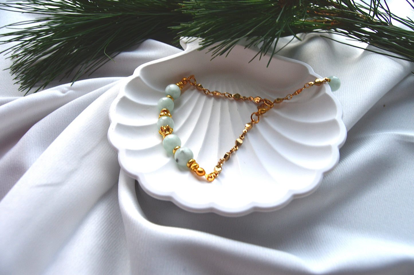 Larimar armbånd med gullbelagte detaljer - ro, balanse og avslappende energi