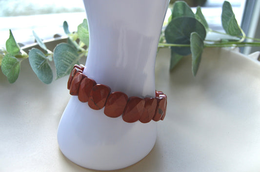 Jaspis – Armbåndet som gir styrke og jordende energi