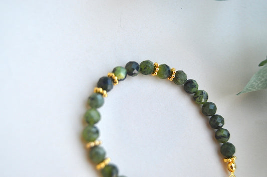 Armbånd med Naturlig Jade – Lykkesteinen