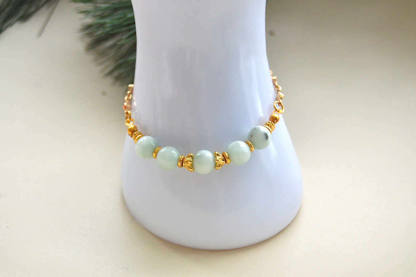 Larimar armbånd med gullbelagte detaljer - ro, balanse og avslappende energi