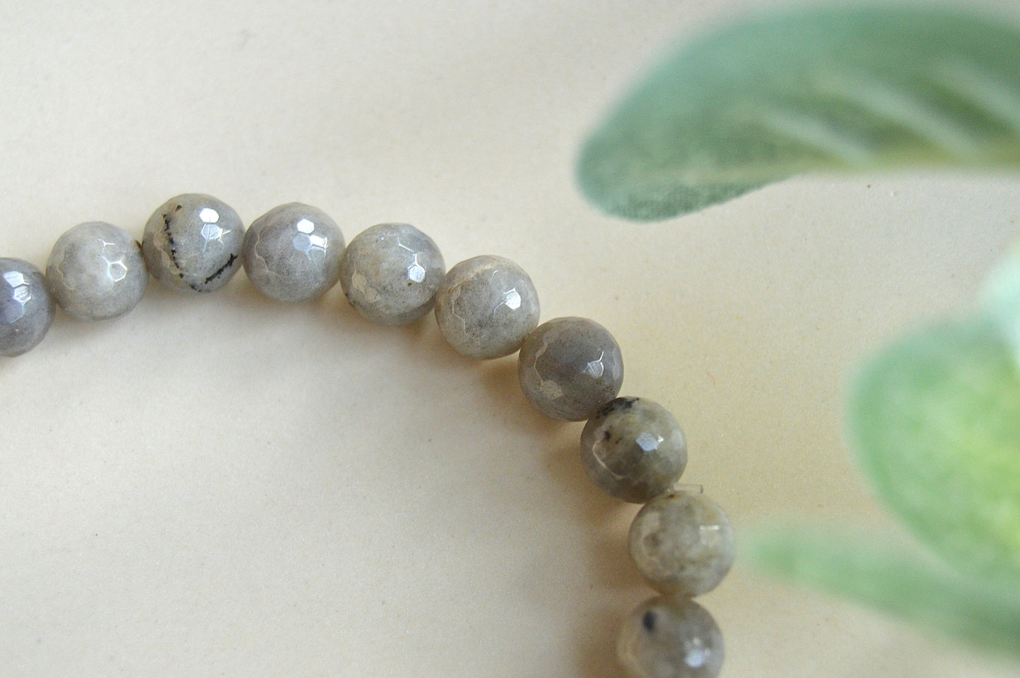 Labradoritt armbånd (rundet fasett) - mental klarhet, kreativitet og inspirasjon